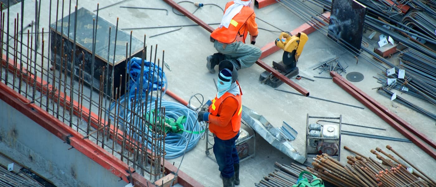 Digital Marketing für Handwerk & Bau Handwerker auf einer Baustelle in Berlin – Bauarbeiten und Handwerk