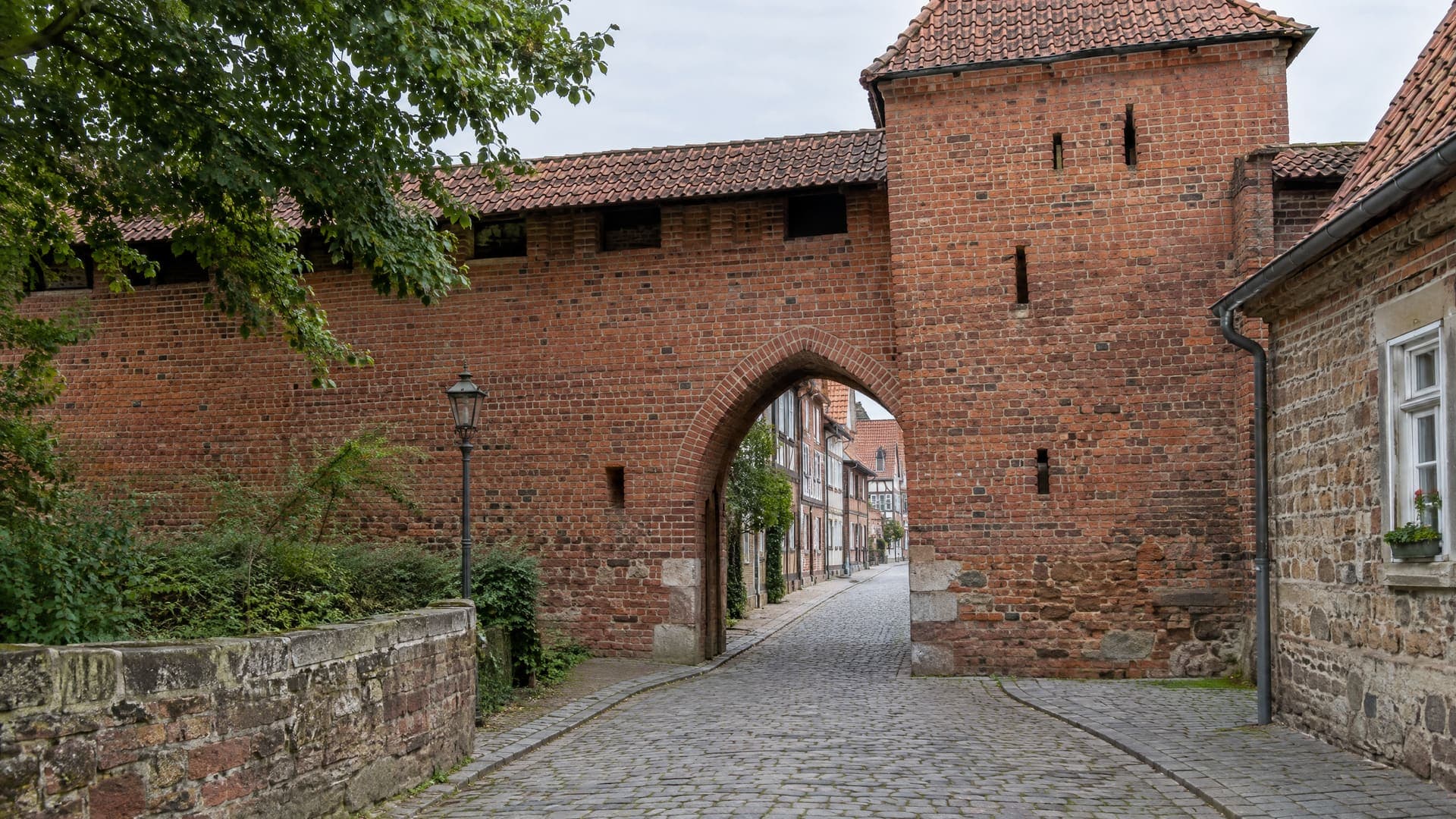 Symbolbild: Straße, Wasser oder Gewerbe, wie man sie in Brandenburg findet, für Bernau bei Berlin